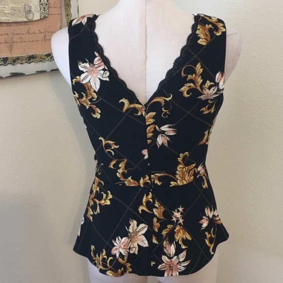 Thalia - Picture 2 of 5